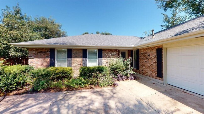 Building Photo - 4900 Woodcreek Rd