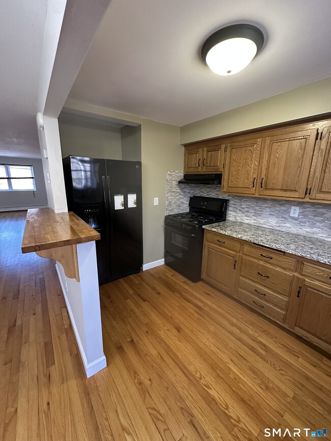 Foto del edificio - 1693 Litchfield Turnpike