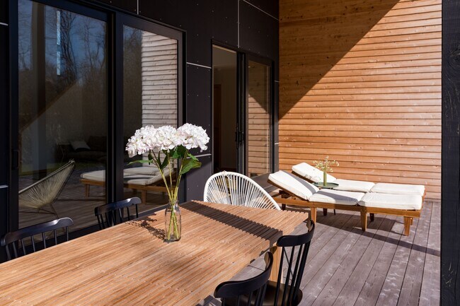 Building Photo - 22 St Mary's Rd