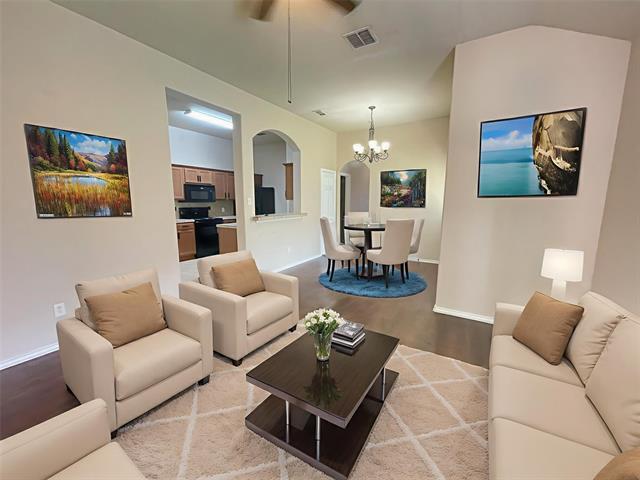 Foto del edificio - 2412 Ravenwood Ct