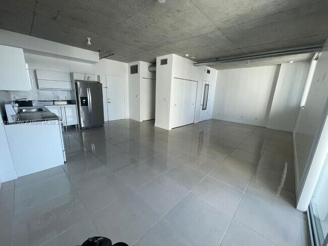 Foto del edificio - 690 SW 1st Ct