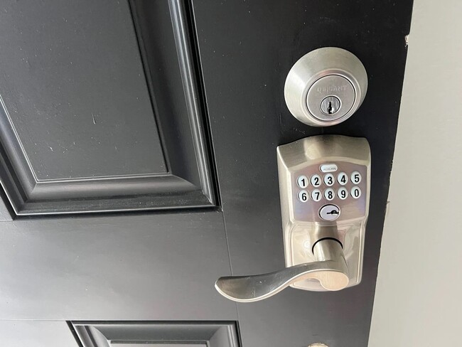 New Smart lock - 13015 Lexington Summit St