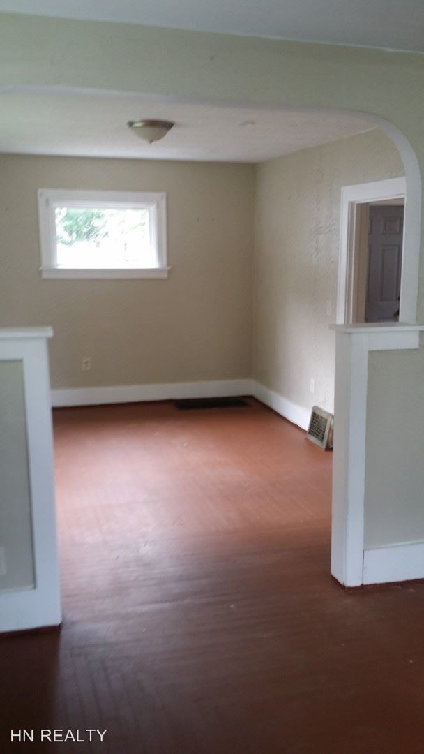 Building Photo - 3 br, 1 bath House - 1323 W. 6TH ST