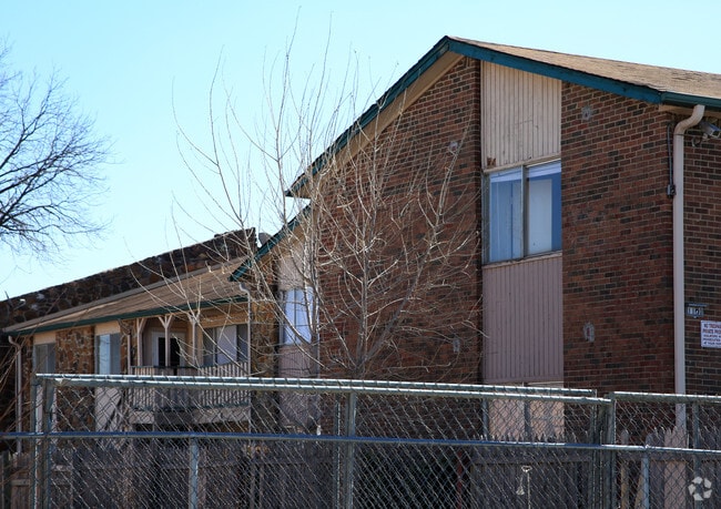 Building Photo - Wedgewood Court