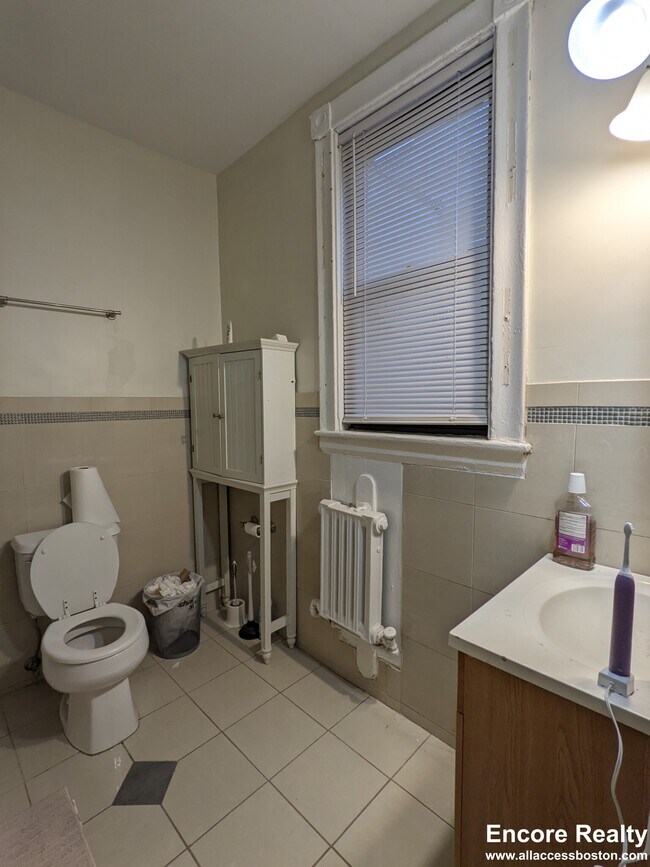 Foto del edificio - 43 Bay State Rd