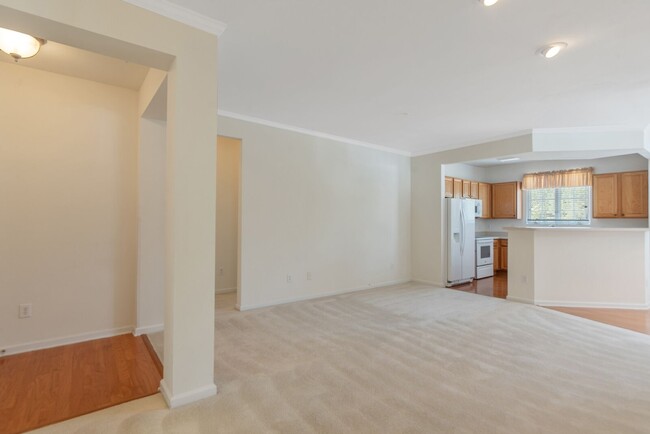 Building Photo - PRICE REDUCED!  ADORABLE 3 bedroom condo, ...
