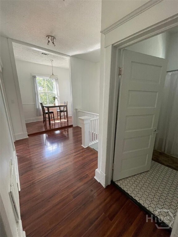 Foto del edificio - 2206 Barnard St