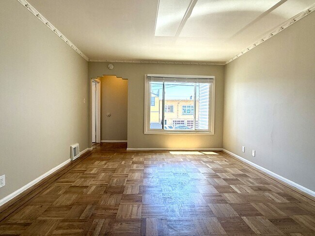 Foto del edificio - Two bedroom home for rent with large priva...