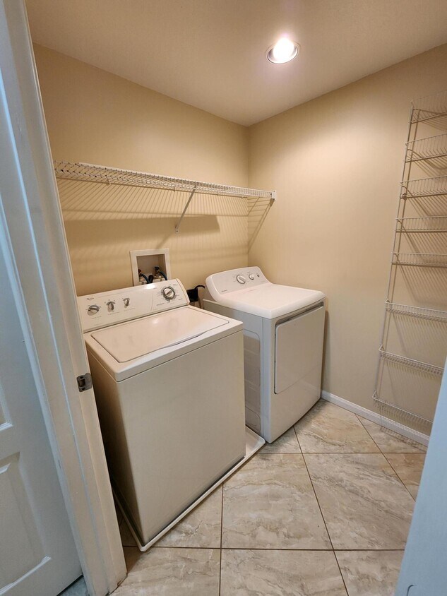 Foto principal - 5060 Fairways Cir