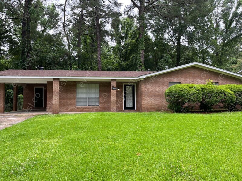 Primary Photo - 921 Pine Lake Dr