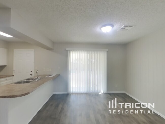Foto del edificio - 7475 W Beryl Ave