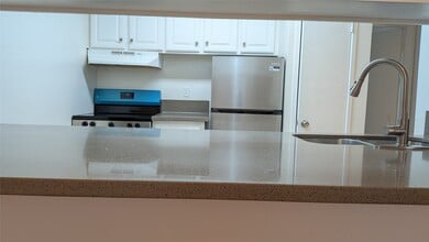 Building Photo - 3131 Southwest Fwy