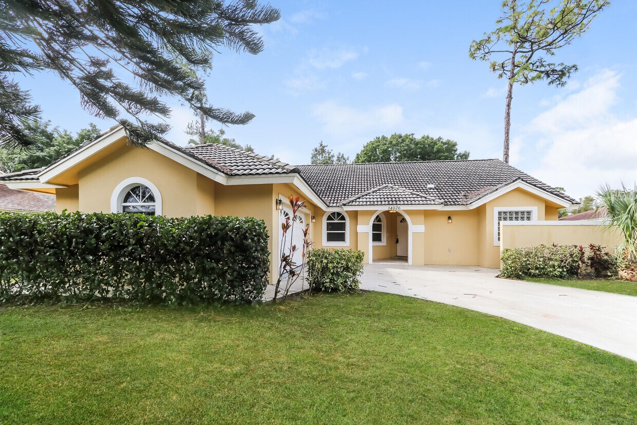 Primary Photo - 14026 Paddock Dr