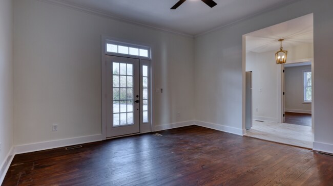 Foto del edificio - 11 N McLin St SW