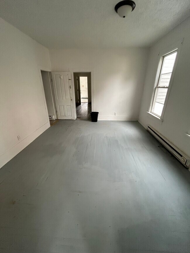 Living room - 31 N Fairview St
