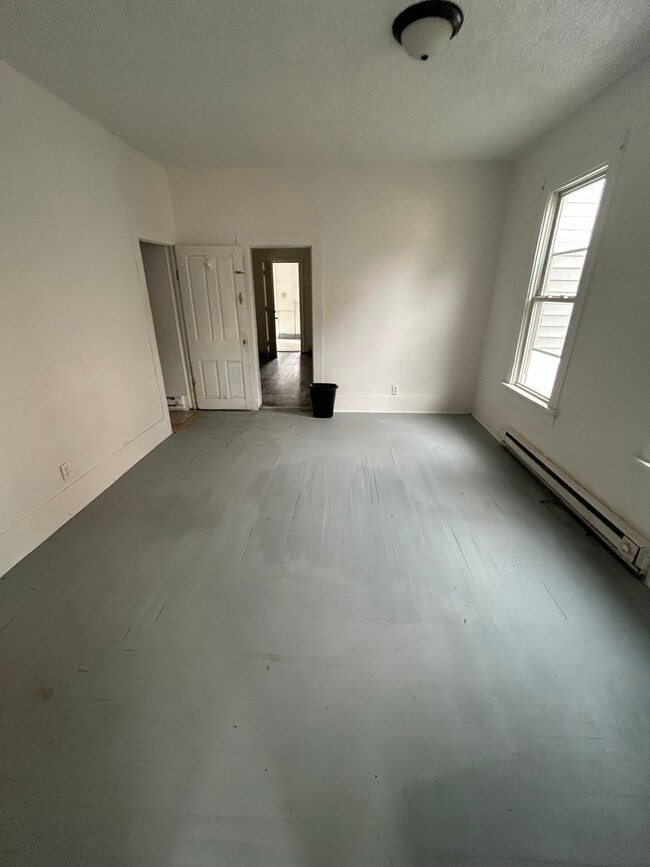 Living room - 31 N Fairview St