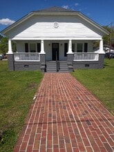 Building Photo - 12276 Oak Ave