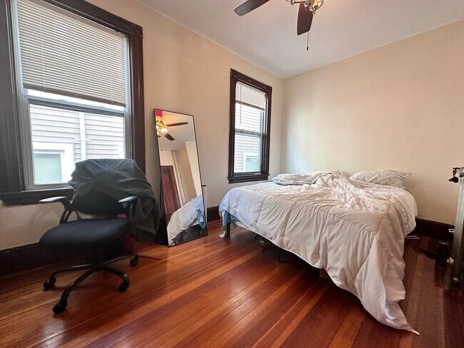 Foto del edificio - 4 Montcalm Ave