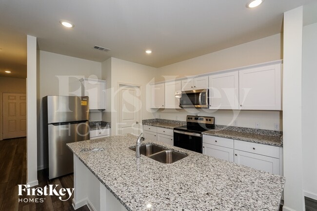 Building Photo - 1804 Sandlin Dr