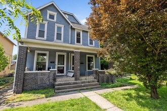 Building Photo - 1229 Pleasant St