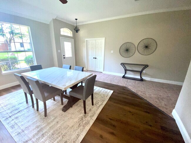 Foto del edificio - 9383 Crossvine Ln