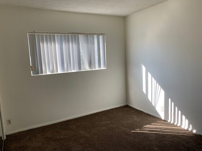 Building Photo - 1719 259th St