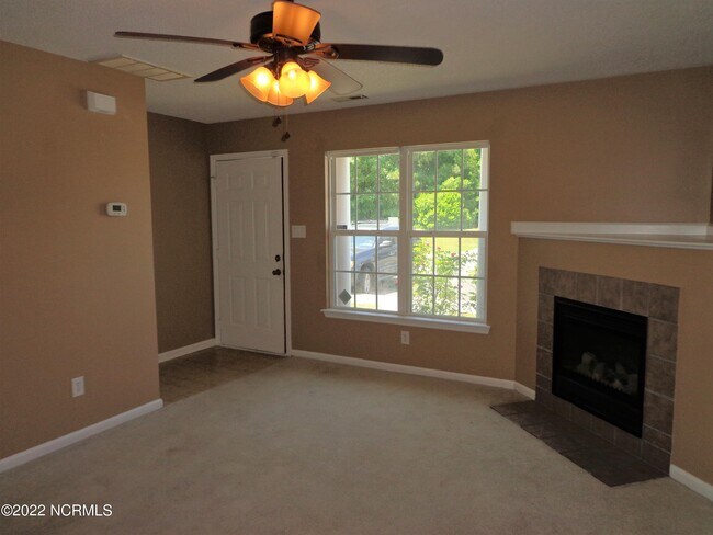 Building Photo - 102 Meadowbrook Ln
