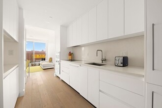 Building Photo - 95 Grattan St