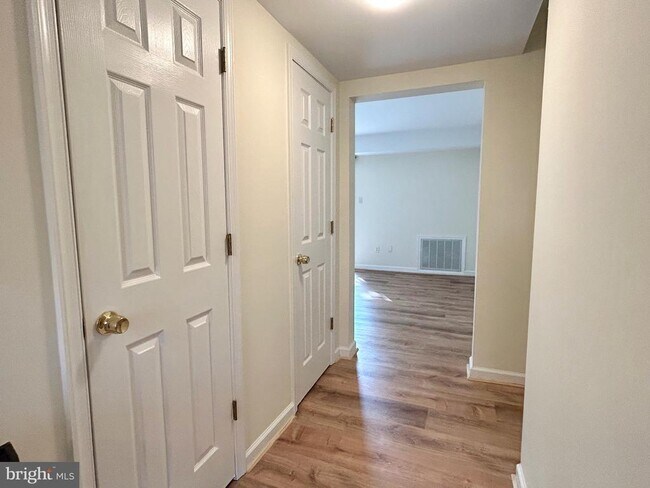 Foto del edificio - 136 Fairfield Dr