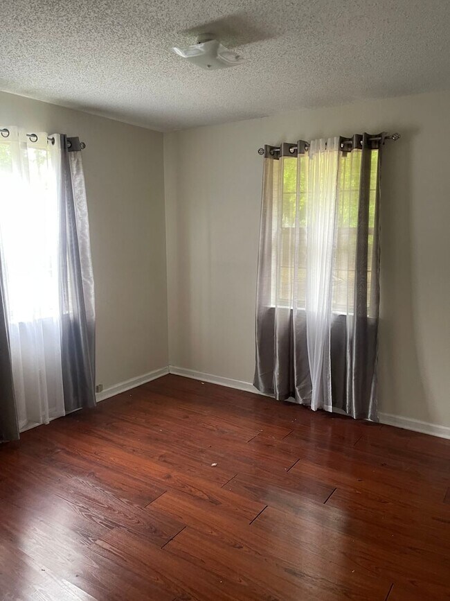 Foto del edificio - 3 bed plus bonus room!