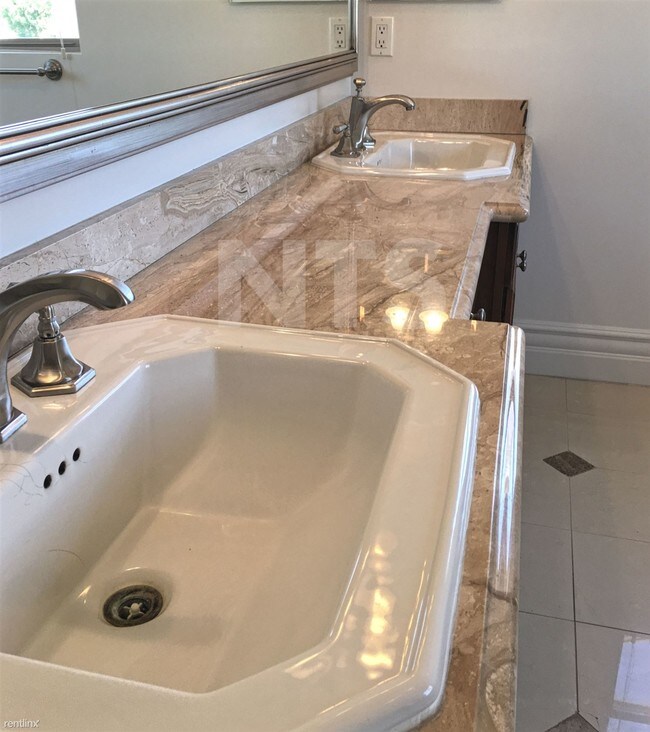 10640 Woodbridge St, Studio City, CA 91602 Condo for Rent in Studio