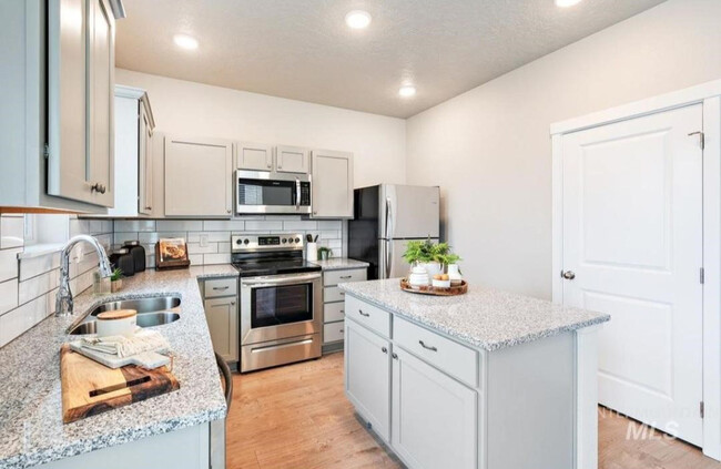 Foto del edificio - 5867 S Carlburg Ln