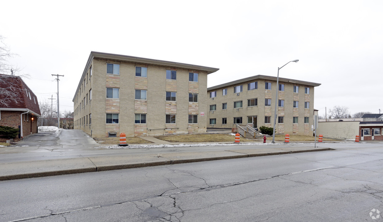 Foto principal - 1422 S. 92nd Apartments