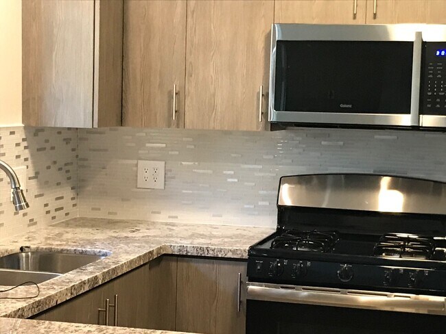 New Stove & Microwave - 16805 Yukon Ave