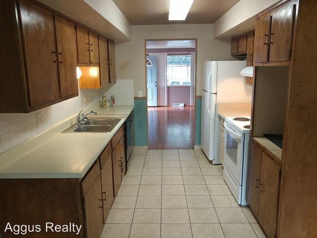Building Photo - 3 br, 1.5 bath House - 990 Upham Street