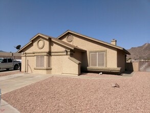 Building Photo - 810 Bergamont Dr