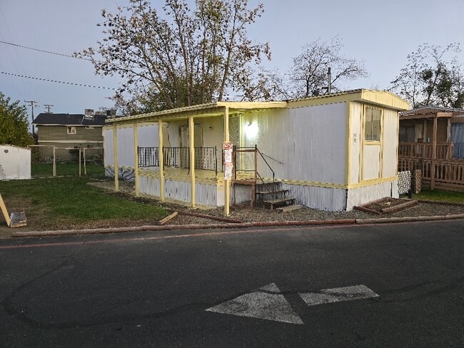 Building Photo - 2065 Atwater Blvd