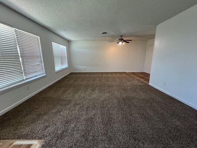Building Photo - 1803 Fernwood St