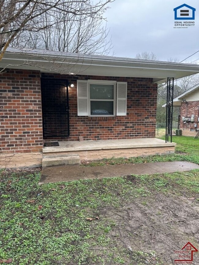 Building Photo - 1231 Helena Dr