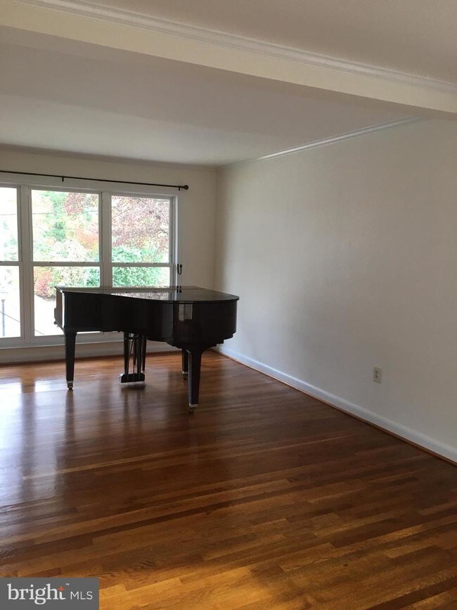 Foto del edificio - 7704 Cayuga Ave