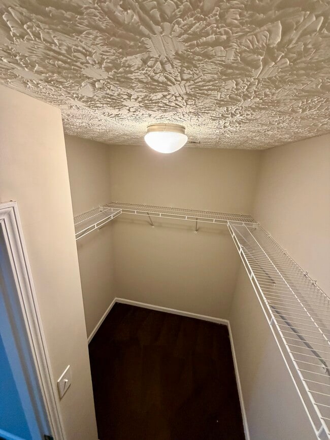 Building Photo - 6296 Ellenwood Dr