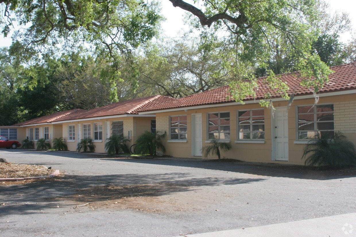 Primary Photo - Oak Plaza Apt
