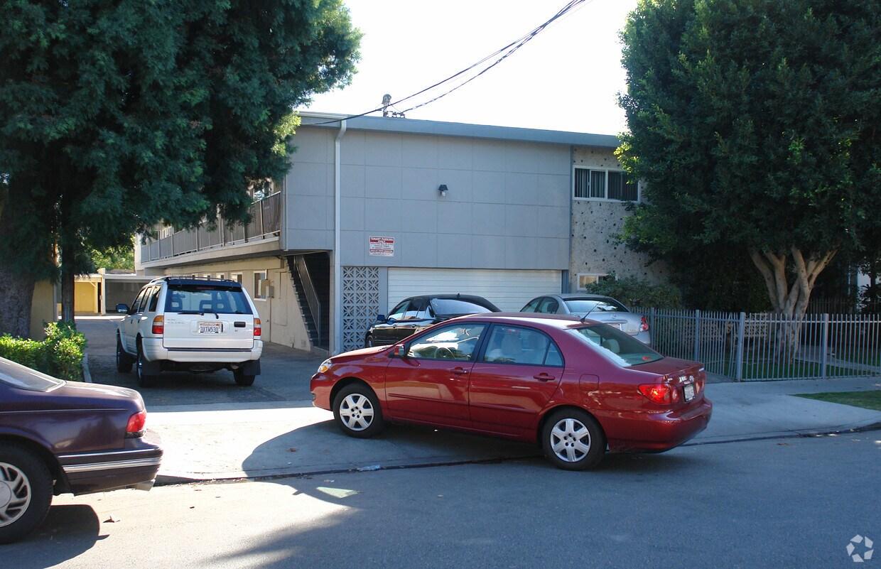 Primary Photo - 614 E Garfield Ave