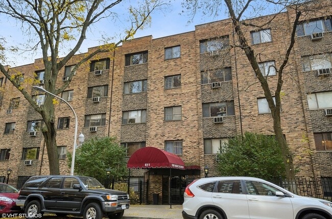 Building Photo - 3620 N Pine Grove Ave