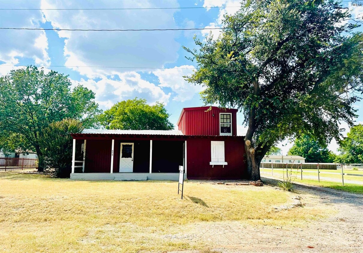 Primary Photo - 808 S Yosemite St