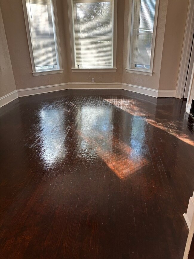 Building Photo - 8009 S Throop St