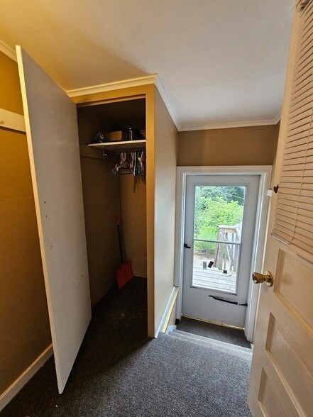 Foto del edificio - 211 Edwards Ave