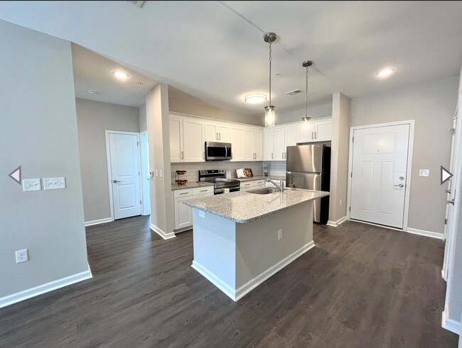 Building Photo - Village of Skylars Cove - 5630-302