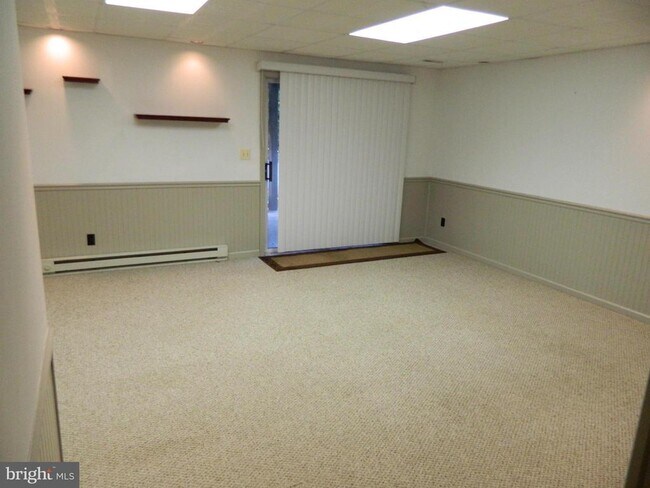 Foto del edificio - 1321 Merry Hill Ct