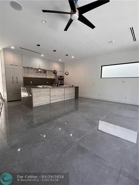 Foto del edificio - 1620 NE 5th Ct